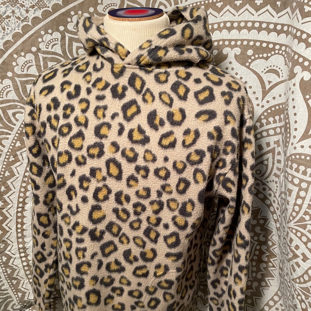 URBAN OUTFITTERS LEOPARD POLAR FLEECE PULLOVER SM